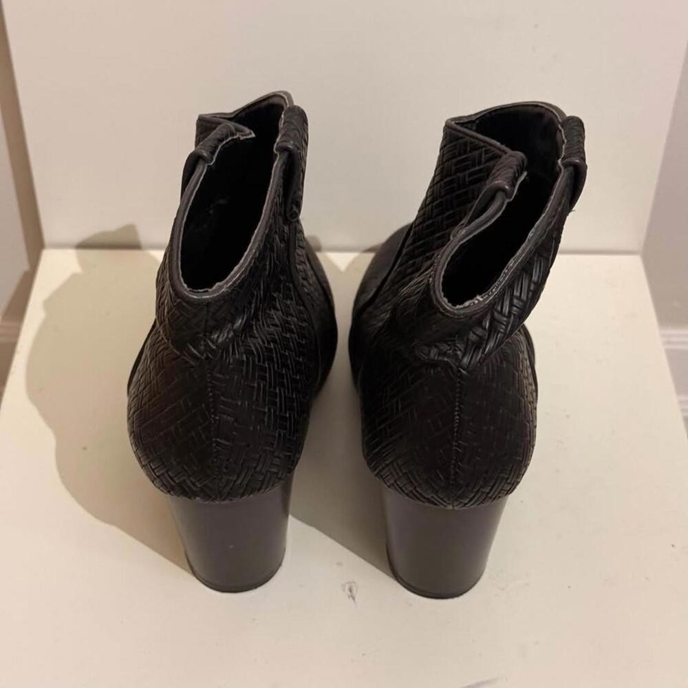 Qupid‎ Woven Pattern Vegan Leather Healed Ankle Booties Women's Size 6 - Picture 3 of 5